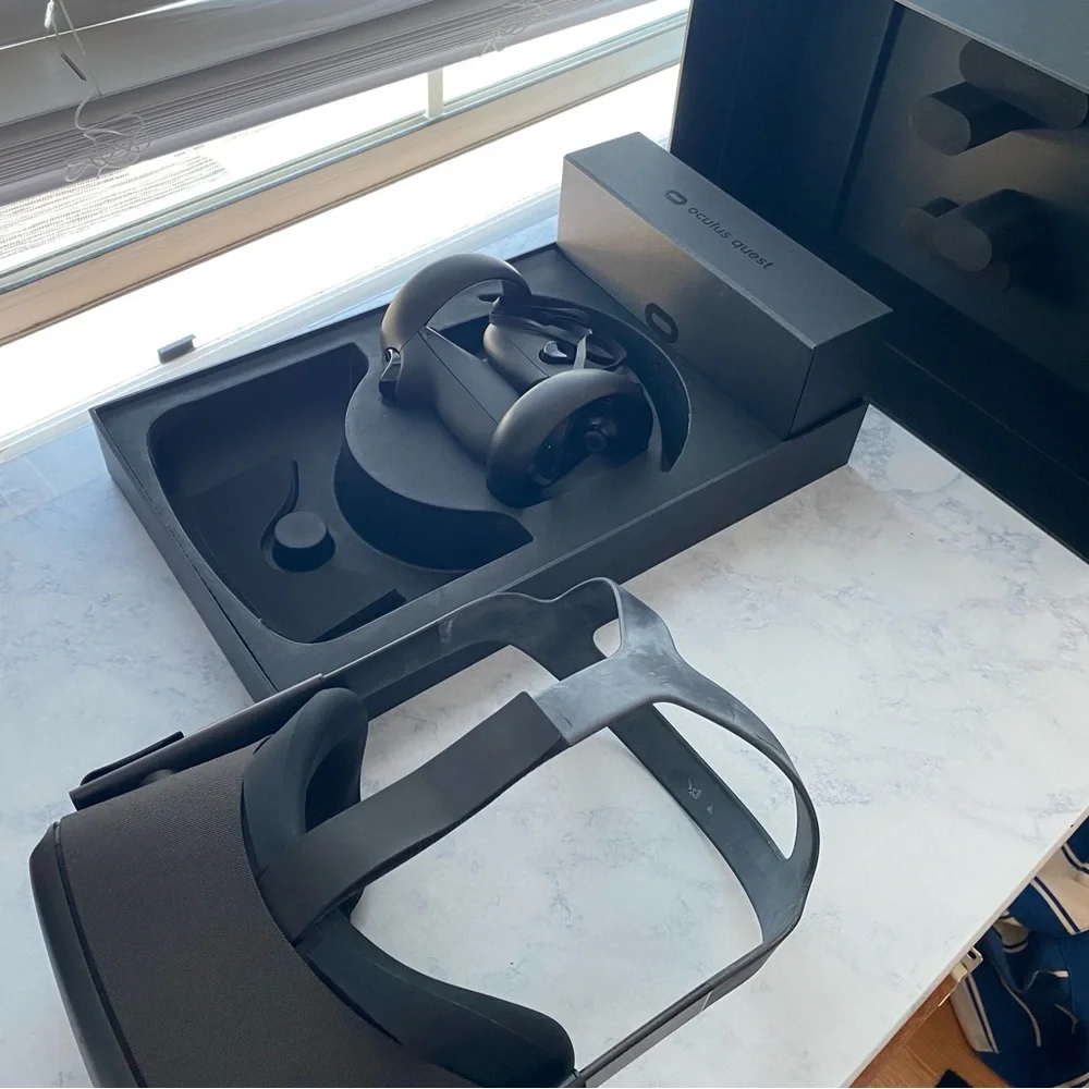 Oculus Quest VR Headset - Black